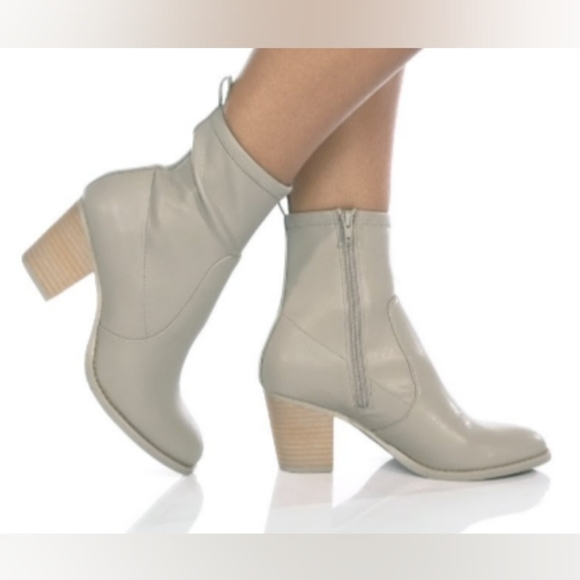 Women’s DV Dolce Vita Elaroo Ankle Booties Gray size 7 - Picture 1 of 14